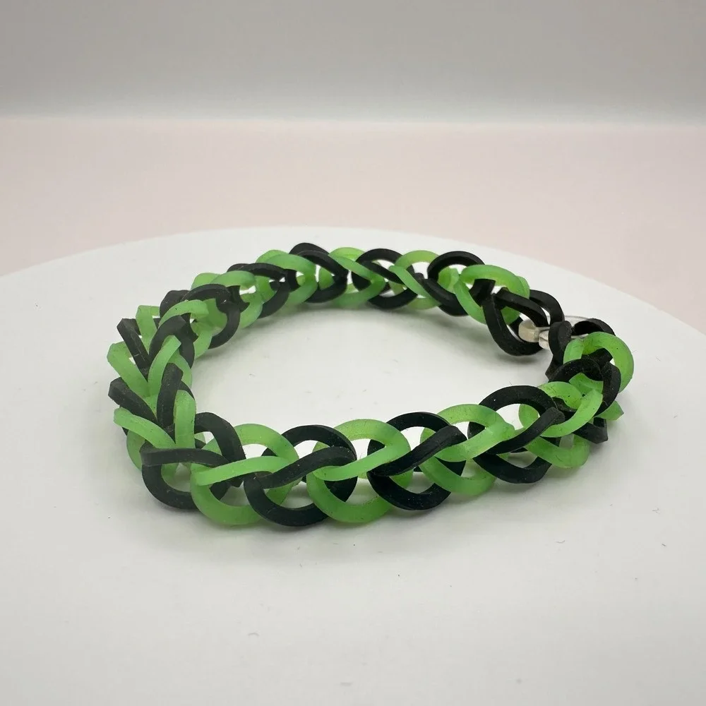 Vintage 90s Handmade Loom Rubber Band Bracelet Fishtail Weave Fashion Jewelry